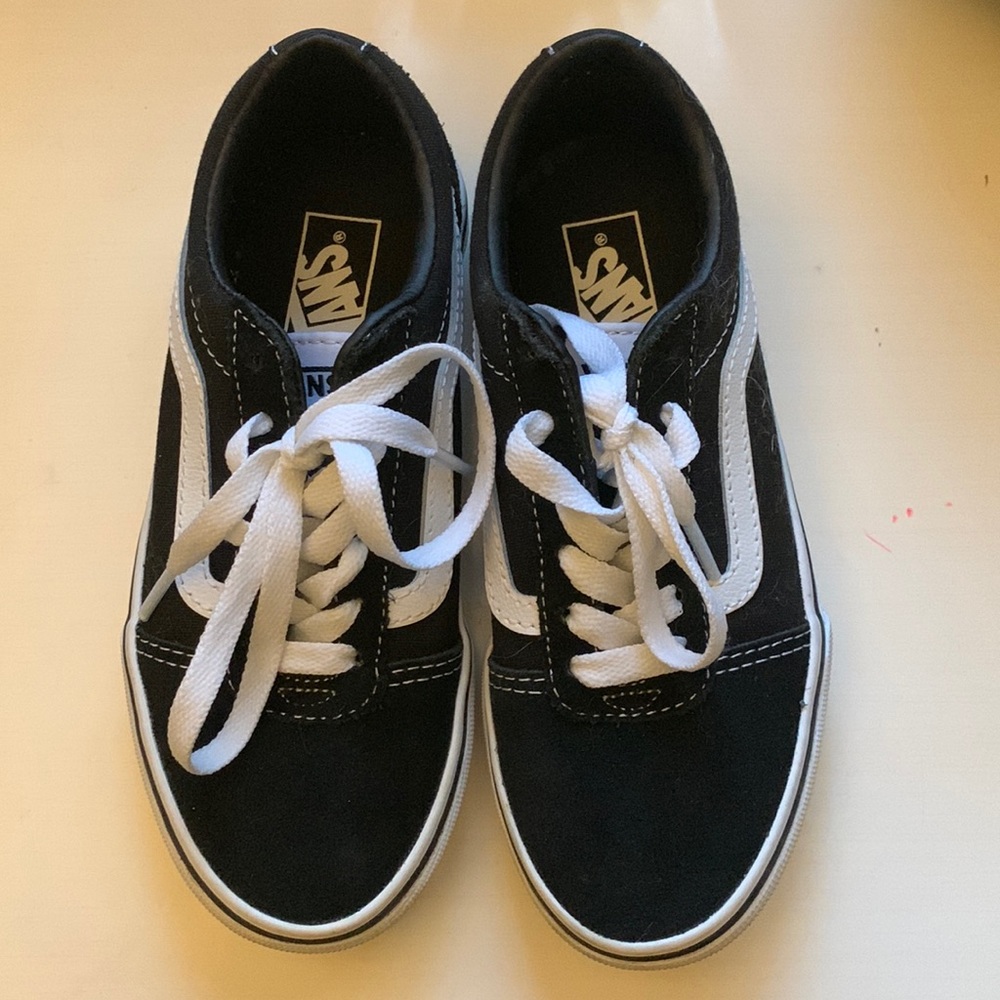 Youth size 1 black and white Vans